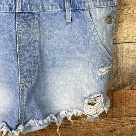 We The Free People June Shortall Blue Denim Cutoff Short Overalls Size 29 - Picture 4 of 10